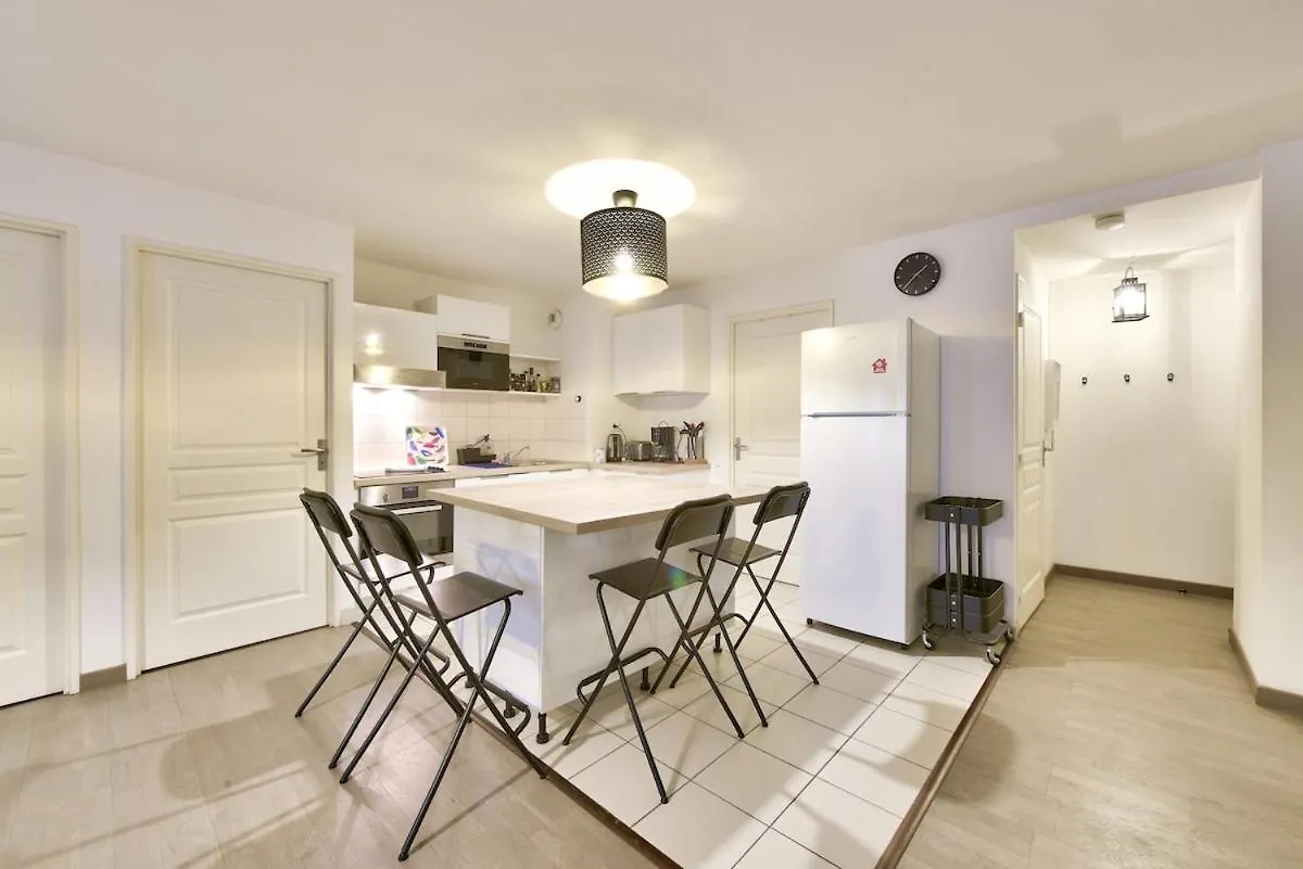 Modern 2 Bedroom Flat Near Vieux Port Marseille France