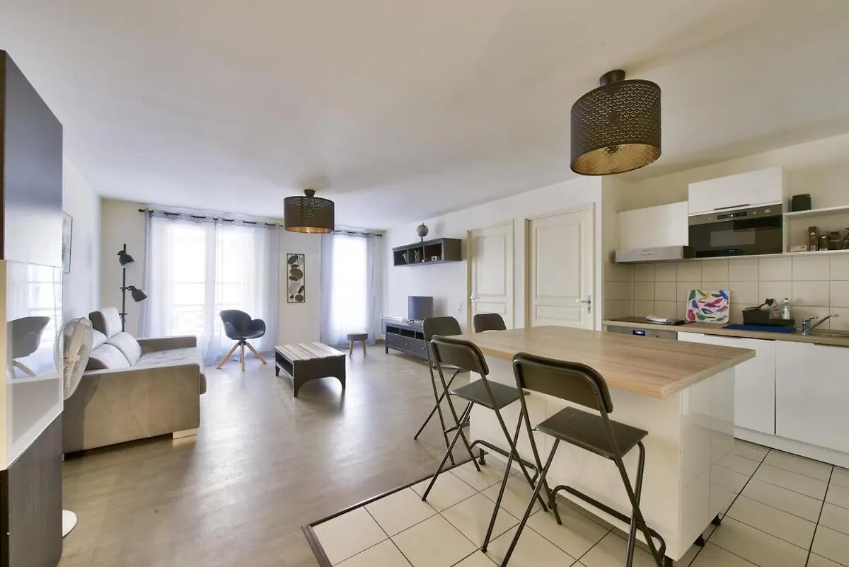 Modern 2 Bedroom Flat Near Vieux Port Marseille 0*,  France