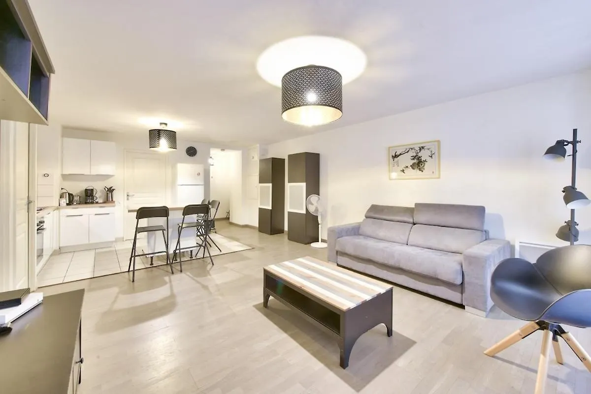Modern 2 Bedroom Flat Near Vieux Port Marseille Apartment