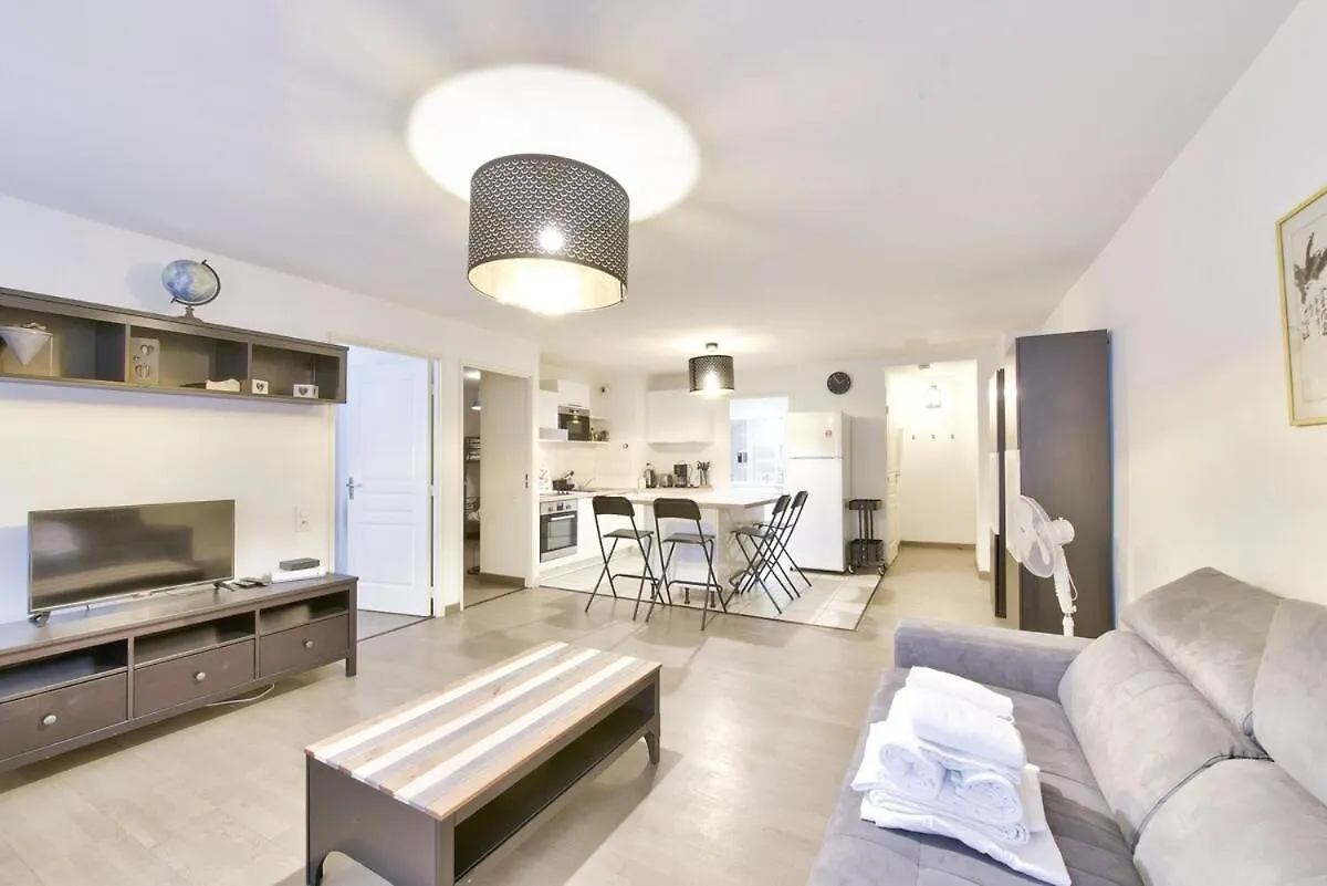 Modern 2 Bedroom Flat Near Vieux Port Marseille